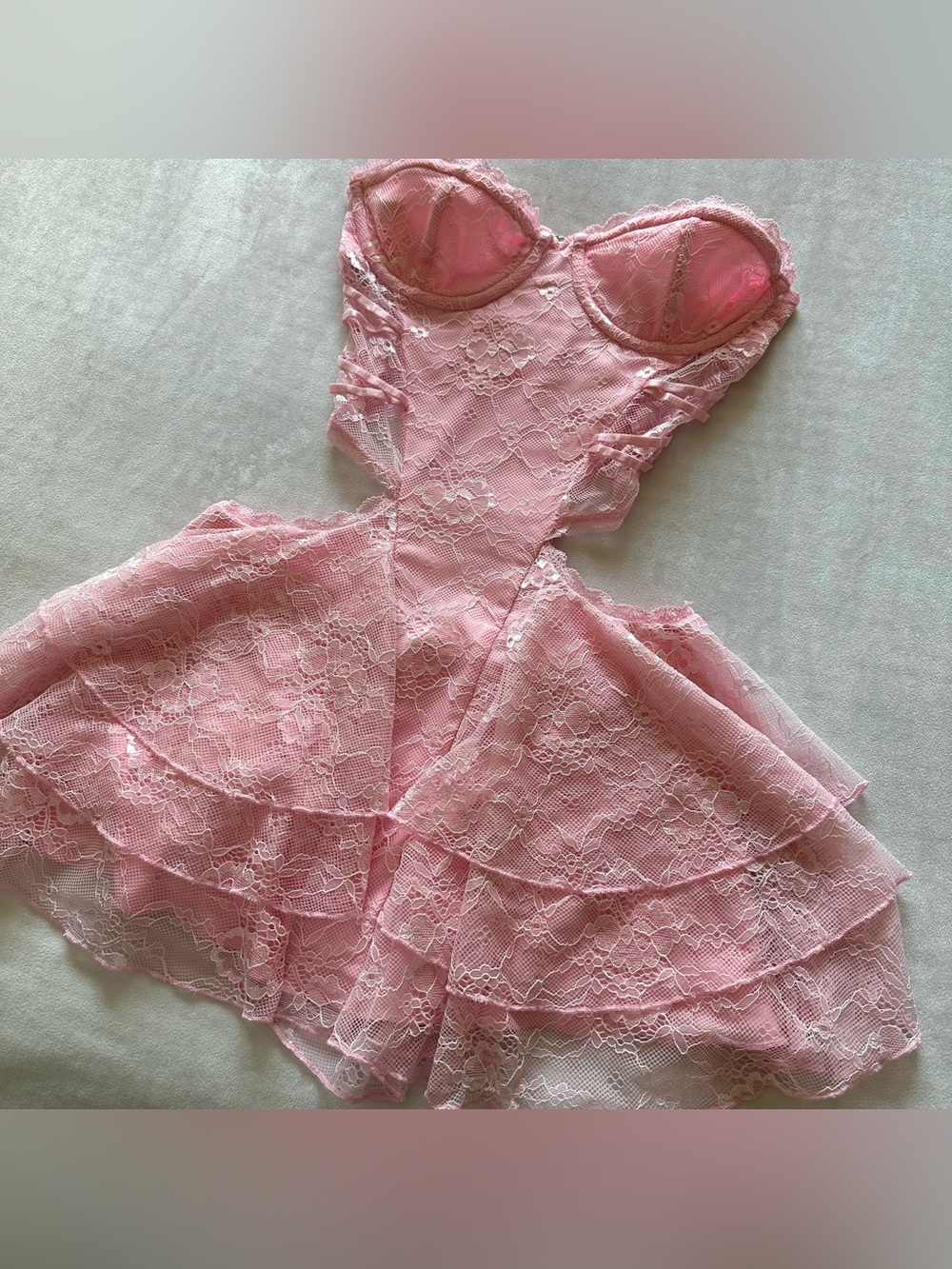 that’s so fetch bubblegum pink lace dress with side cut outs / size 2 - Picture 4 of 9